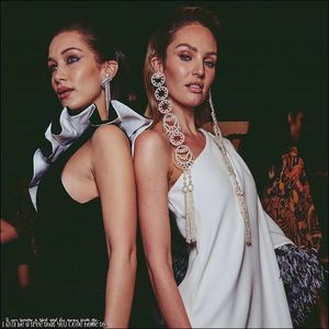 ☇.ᵗʰᵉ̣ṃ̣ẹ̣ṛ̣ṃ̣ạ̣ịḍ❀ƨɘilɟ.ϟ;. Încuviință drept răspuns, fără a mai vocifera ceva...; asta până în momentul în care cei doi fu umbriți de silueta zveltă a cântaciosiului deunăzi. "Bună și ție." Se ridică într-un cot, acum crispată și se înghesuie cum poate pe porțiunea ei
