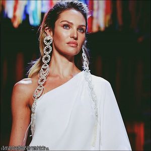 ☇.ᵗʰᵉ̣ṃ̣ẹ̣ṛ̣ṃ̣ạ̣ịḍ❀ƨɘilɟ.ϟ;. mai mult decât de fapt sunt." Își plimbă ochii oscilând între; cei doi bărbați și pufnește, suprimându-și râsetul.
