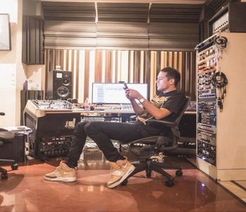 ̷͡︽.　· micii surescitări a lui Hero, însă, cum am relatat și-n alte ocazii, Gerald încetase să; deslușească enigma ce-l înconjura pe amicul său. „Dar ce crezi, că mă plimb cu foarfecile după mine? Mai alerg și eu, să prind un lift ceva, și știi ce se spune despre asta.”, privirea-l însoțește
