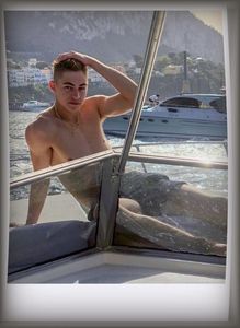 ˓2̣7̣ᵗʰ Ɱ.˒ bare-chested James Dean