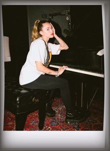 ˓1̣1̣ᵗʰ ᒍ.˒ Caut: bărbat care știe să cânte la chitară și vrea să facem un duet. Dau fundiță