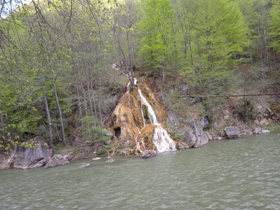 ; Cascada Șipote pe Valea Arieșului.
