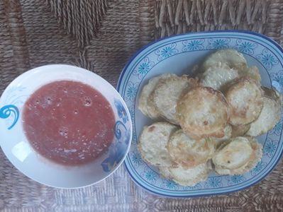 Dovlecei pane de post cu mujdei de usturoi cu rosii