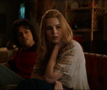 ⌮˒♥˓ Iṇ꒒ục̣y’s⋅⁽ẅöṛdṡ⁾... 　‰ː şi făcea, deasupra acestei mulţimi, din înălţimea povârnişului,; o pată de umbră. ‘Companie plăcută?’ Analizează când dulcele, când pe el, cu un aer precaut. ‘Să mă încred?’
