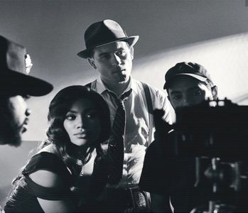 ̷͡︽.　· unii. Cea din ultimă-ntrebare a dânsei îl intrigă oarecum, asumând un aer oarecum ofensat,; însă într-un mod atât de grandilocvent încât era evidentă lipsa de seriozitate. „Ți-am dat eu motive să nu te-ncrezi în mine?”
