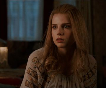 ⌮˒♥˓ Iṇ꒒ục̣y’s⋅⁽ẅöṛdṡ⁾... 　‰ː ‘Astăzi am încercat Oolong Hai. La prima vedere credeam că; este ceai, totuşi –’ Şi aici se opri, căci vârful fructului încrustat în confet perturbă discursul. Se încumetă să-şi aplece bărbia şi muşcă, o muşcătură infimă şi aproape timidă, de vrabie. Schiţează
