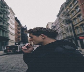 ̷͡︽.　· ei atunci când se reîntoarce. Din fericire, aerul de vară încetase să fie sufocant, o adiere; ușoară gâdilându-i plăcut brațele dezgolite. „That sounded awfully accurate, blondie.”, își ridică bărbia înspre ea, mijind puțin ochii. „Nu mă aștept la o confesiune, dar întreb: s-a întâmplat ceva?”
