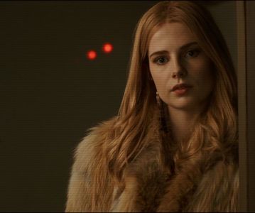 ⌮˒♥˓ Iṇ꒒ục̣y’s⋅⁽ẅöṛdṡ⁾... 　‰ː când îşi scotea cuvintele dintr-un fond de gânduri de care; nu se folosea prea des. ‘Mă îndoiesc. Dar că tot veni vorba de el, poţi să-mi faci o favoare?’ Îşi îndreaptă spatele şi se sprijină în coate.
