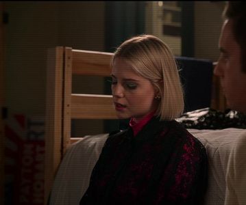 ⌮˒♥˓ Iṇ꒒ục̣y’s⋅⁽ẅöṛdṡ⁾... 　‰ː Chipul ei părea că dormitează în lumina care aluneca moale; din abajurul lămpii ce tocmai se aprisese deasupra lor. Volanele şi volănaşele rochiei făceau o adevărată spumă împrejurul ei şi-i descopereau sandalele de marochin verde. ‘Doar ţi s-a părut. Dar nu
