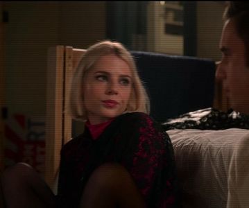 ⌮˒♥˓ Iṇ꒒ục̣y’s⋅⁽ẅöṛdṡ⁾... 　‰ː te îngrijora, e ceva comun să-l înţelegi greşit. Nu eşti singurul; care nu ştie să-l citească.’  Îşi păstră mişcările suple, chipul calm şi indiferent, în timp ce-şi strecură mâinile în buzunarele fustei. Scoase un plic pe care şi-l lăsă în poală. Îşi atinse părul cu
