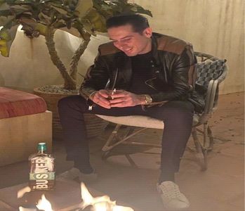 ̷͡︽.　· baza gâtului, strângându-l sporadic în timp ce-i răspunde. „Critice spui, frate? Să fiu; sincer, nu sună a bine. Vrei să-mi spui ce te-apasă? Ce s-a întâmplat, probleme cu Candice? Sau.. probleme cu camera foto?”, când îi adresează a doua întrebare optează pentru un ton dinadins
