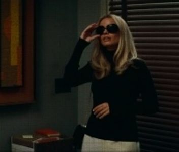 ›εϊз̤٢ ℛ❬ⱸʇᴉsⱺɹɥɔ❭⚘∶ǭṳάṛṭⱿ　ࢱ⋄‹̣̇͘͘͘.; Emana, printr-o balansare a pletelor de culoarea pesacului,; îmbucurător, de flori de mandarină satinată, viță de trompetă și cană de aur. Era fericită deoarece pe creștetul capului trona o cunună ce contrasta cu galbenul de chihlimbar din șuvițele ei.
