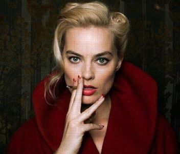 ›εϊз̤٢ ℛ❬ⱸʇᴉsⱺɹɥɔ❭⚘∶ǭṳάṛṭⱿ　ࢱ⋄‹̣̇͘͘͘.; Spatele se îndepărta lent de el; mișcările le coordona; asemenea unui crotal ce-și măsura prada înainte de a o doborî. “Rămâne de văzut. Asta, dacă îmi comanzi nenorocita aia de băutură.“ Părul i se electrizase; în acea atmosfera împovărată de o pâclă
