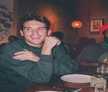 ̷͡︽.　· limbi, cea locală și lingua franca, până când dă de ce-și amintea vag că se aseamănă; cu numele pe care i-l spusese și lui Lucy. Fără să stea prea mult pe gânduri, îl alege pe cel care i-ar fi plăcut lui, deși nu l-ar fi băut el, după care când barmanul îl întreabă în japoneză ce crede
