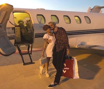 ̷͡︽.　· Unu!”, și ridică un deget în sus. „Nu ai fi prima care mă lasă de izbeliște. Dar, sunt; întreprinzător, descurcăreț. Până și Ester m-a lăsat odată..”, ultima o adaugă mai mult ca un gând spus cu voce tare, cu un voal melancolic parcă-n jur. „Și doi! Doi..”, se-ncruntă puțin, încercând
