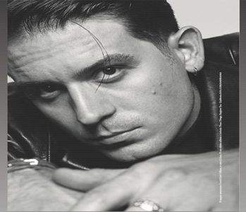 ̷͡︽.　· atingerea fizică l-ar fi ajutat în intențiile lui. Se colocase lângă el, asumând aceeași; poziție și ridică vocea înspre Ester, acum pe partea cealaltă. „Fă-te și tu utilă, dă-ne tu startul.”, după care-și întoarce capul către Aron. „Ready to get your ass kicked, youngling?”
