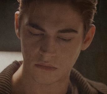 থৣĦғᴛ؟ℬᵉ̶̶ᵃ̶̶ᵘ̶̶ℛᵉ̶ᵍ̶ᵃ̶ʳ̶ᵈ͠ ༈٫ Când o rezonanță străpunse tihna bazinului, el era deja scufundat; în visare. Se întoarse pe partea contrară, dar trilul insistent îl obligă în cele din urmă să deschidă ochii. De la un timp, pleoapele prea grele îi perdeluiau privirea, se săltau anevoie. Gestul de a
