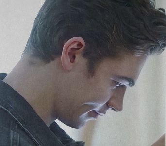 থৣĦғᴛ؟ℬᵉ̶̶ᵃ̶̶ᵘ̶̶ℛᵉ̶ᵍ̶ᵃ̶ʳ̶ᵈ͠ ༈٫ ghemuise în fundul șezlongului. I se părea că vizionează un film,; că momentele trăite nu-i aparțin: Ajunse cumva în poalele unui onsen? Subtextul era însă străveziu ca sticla: Amicii lui se rostogoliseră, de fapt, în cupa piscinei.
