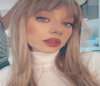 ╰　·• adevăr pe acolo. Își unește palmele rapid în fața pieptului, emițând un scurt sunet,; acum privind înspre ei în general, privirea balansându-se de la unii la alții. „Bun! Eu zic că putem să ne mutăm, mă iau căldurile doar privindu-l pe Harry cum bea ceai..”
