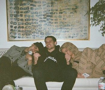 ̷͡︽.　· „Yeah, that's my jam alright. E o artă, ca să știi. O să te învăț. Dar nu-i spune lui Candy,; că mă jupuie de viu altfel.”, își îndreaptă atenția momentan către Aron când își anunță retragerea, iar cu o mimică încurcată îl privește iarăși pe Hero, întrebându-l taciturn dacă știe despre ce e vo
