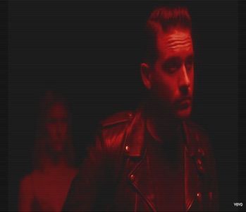 ̷͡︽.　· îmbrățișându-l. Aproape că-l emoționase replica lui acidă. „Dar nu joci corect, cred că; majoritatea persoanelor au un arc temporal de luciditate superior celui ce-mi aparține.”, slăbește strânsoarea, însă fără să-și înlăture brațul. „Cum adică de ce? Ai fost orbit de iubire, Hero; sper
