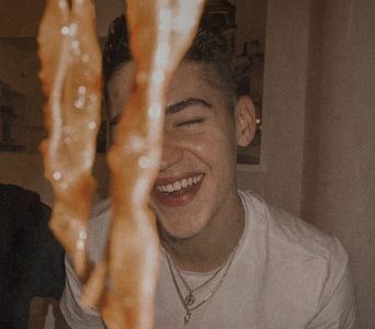 থৣĦғᴛ؟ℬᵉ̶̶ᵃ̶̶ᵘ̶̶ℛᵉ̶ᵍ̶ᵃ̶ʳ̶ᵈ͠ ༈٫ încerca o tensiune spontană, nemotivată, pe care încerca să și-o; reprime. Nici n-ar fi fost nevoie să se uite în oglindă; știa deja cum arăta. Încerca să se stăpânească „Ce-i așa hilar? Nu intenționăm să fim primă pagină de ziar – ori remarcați în public, desigur.”
