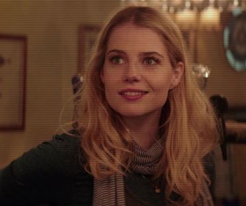 ⌮˒♥˓ Iṇ꒒ục̣y’s⋅⁽ẅöṛdṡ⁾... 　‰ː întâlneau pe ai lui. Ea clipi, îşi luă ochii de la el, apoi îl; ţintui iarăşi cu privirea, de parcă ar fi vrut să verifice dacă era într-adevăr acolo. Nu glăsui nimic; aşteptă să spargă el tăcerea.
