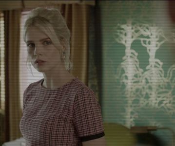 ⌮˒♥˓ Iṇ꒒ục̣y’s⋅⁽ẅöṛdṡ⁾... 　‰ː Când se trase mai aproape, ea simţi în nări un vag miros de tutun.; Glasul începu să vorbească, timid, poate chiar puţin stânjenit. Se îmbujoră şi ea, şi gura ei mică, cu buzele cărnoase, avea o expresie specială, ca aceea a unui copil ce se teme că va fi certat.
