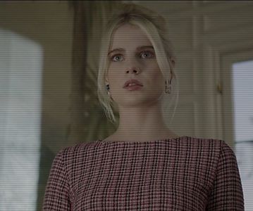 ⌮˒♥˓ Iṇ꒒ục̣y’s⋅⁽ẅöṛdṡ⁾... 　‰ː ciudat îi încreţea buzele. Ar fi vrut să râdă şi ea, să ducă în; şuvoiul veseliei toate fleacurile acelea; dar nu mai era în stare, se enervă. ‘Încă mai am ursuleţul, nu?’ Fata îl privi cât o atinse, pleoapele i se zbătură, un fior uşor făcu să-i piară culoarea din
