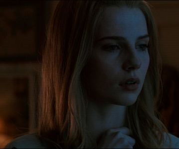 ⌮˒♥˓ Iṇ꒒ục̣y’s⋅⁽ẅöṛdṡ⁾... 　‰ː El părea sincer şi privirea lui exprima un sentiment pe care nu; ajungea să-l înţeleagă. Nu era nici teamă, nici remuşcare, ci reflexul sforţărilor pe care le făcea ca să reziste unui curent ce-l târa. Vântul îi îngheţa gleznele şi tânăra se înfioră din nou, dar

