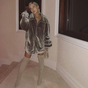da trb sa te confesezi prietenei tale sau ma rog fosta :@:@ piei din fata mea sa nu; mai aud numele miley vreodata.

