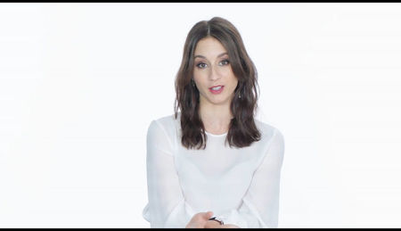 — ❝Nu te-am pus eu să te încalți și să stai în hol!❞