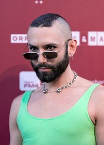da si se numeste Conchita Card si tu nu o sa pui ghearele vreodata pe ea ca nu o sa ajungi; niciodata Influencer paparudo *o bate acolo...*
