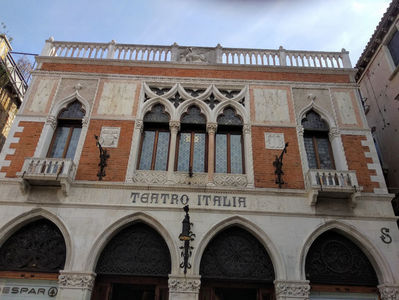 ; Teatrul Italia
