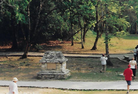 Monumentul arheologului Albert Ruz LHuillier