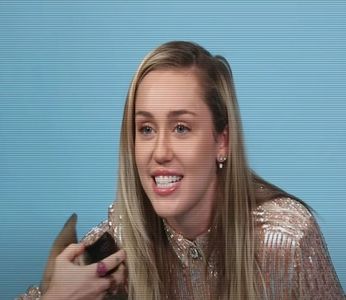 Ce pui poza aia -.- Nu mai știu dar oricum inca nu s-a întâlnit cu Lily cred ca mai; am o oră ca atunci cand am vb cu tn ma apucasem de alt film cu Jake Gyllenhaal da nici pe ăla nu l-am terminat,,, Ma duceai la dubai :*
