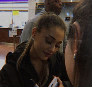 Normalll :* A plictisitor. Voiam dar deja am aflat cn câștigă și cn e păpușa aia sau ce; drc e :l Nush poate mă uit,,, Credeam că numai la mine...
