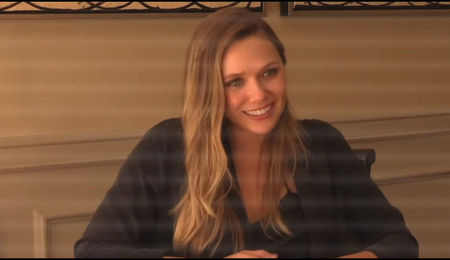 — ❝Dar știi care e problema? Că eu azi voiam să mă plimb, de asta nici n-am venit cu; mașina. Acum ce fac, mă duc cu mașina ta?❞
