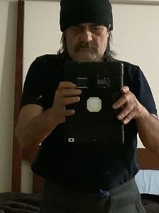 Dragos; As lasă-o sa mai crească . Vine unu s-o iubească
Dar mai bine-o iubesc eu , ca-i fata de nasu meu
