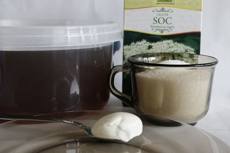 Socata 10.12.21; 2 litri infuzie soc, 80- 100g zahar si 1 lingurita smantana
