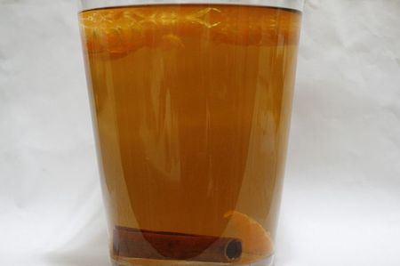 Tei 10.12.21; Torn infuzia de tei cu condimente, peste zahar si citrice (curatate si feliate). Amestec si acopar cu prosop.
