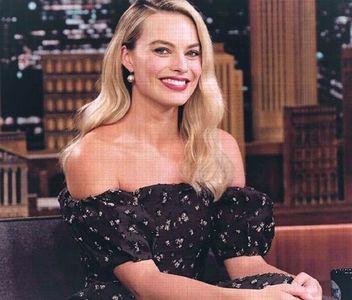 de când am aflat că [,] kim cattrall are beef cu tot castul nu mai pot vedea show-ul lfl