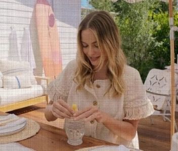 margot, – adică eu, – a organizat călătoriile acestea... gratis, pentru că lucrează la :-?
