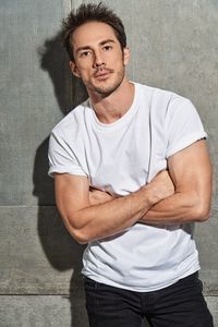 Michael Trevino - Vărsător 25 Ianuarie ✔