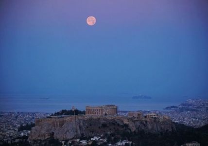 Apus de luna plina pe Acropolis; 15 iun. 2022
foto: Elias Chasiotis
