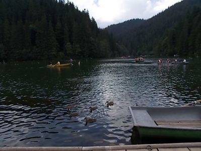 LACUL ROSU