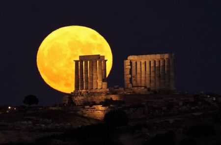 Luna plina in Capricorn (Buck moon); 13 iul. 2022
foto: Elias Chasiotis
