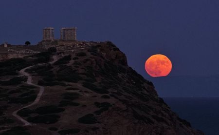 Luna plina in Capricorn (Buck moon); 13 iul. 2022
foto: Elias Chasiotis
