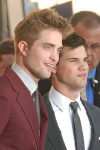 robert-pattinson-taylor-lautner-24570278