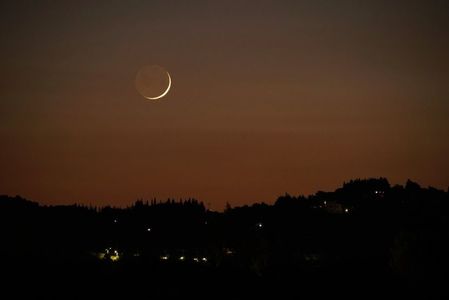 Luna noua in Leu; 31 iul. 2022
foto: Elias Chasiotis
